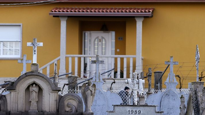 Telediario 1 - La Guardia Civil investiga la muerte de tres miembros de una misma familia en un pueblo de Pontevedra