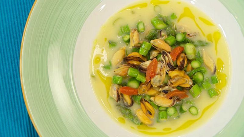 Torres en la cocina - Sopa de espárragos y mejillones