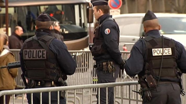 Telediario 1 - Máxima seguridad para el PSG-Barcelona