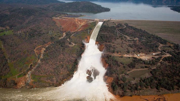 Telediario 1 - Levantan la orden de evacuación en la presa de California