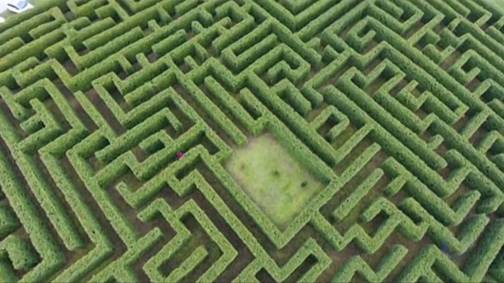 Telediario 1 - En Villapresente, Cantabria, crean el laberinto más grande de España