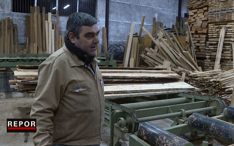 Carlos Peralejo regenta el único aserradero de los 3 que hubo en el Valle de Ambroz
