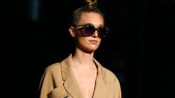 Telediario 1 - Cibeles abre sus puertas dando protagonismo a la calle con Roberto Verino y Desigual