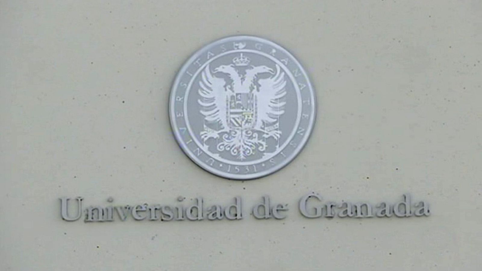 Siete años de inhabilitación a un profesor por prevaricar al aprobar a una alumna que no hizo al examen