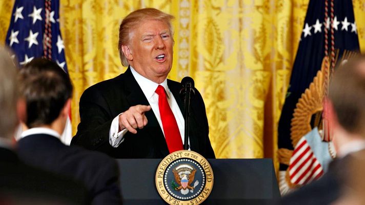 Telediario 1 - Trump se encara con la prensa ante los últimos reveses de su Administración