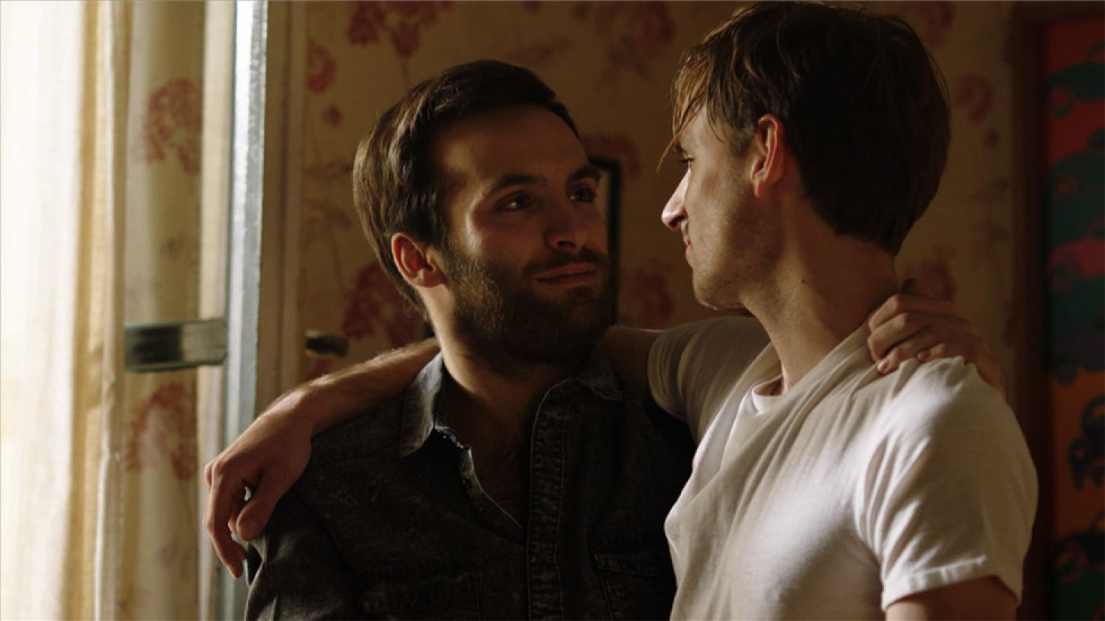 Carlos ayuda a Marcelo a salir del hoyo