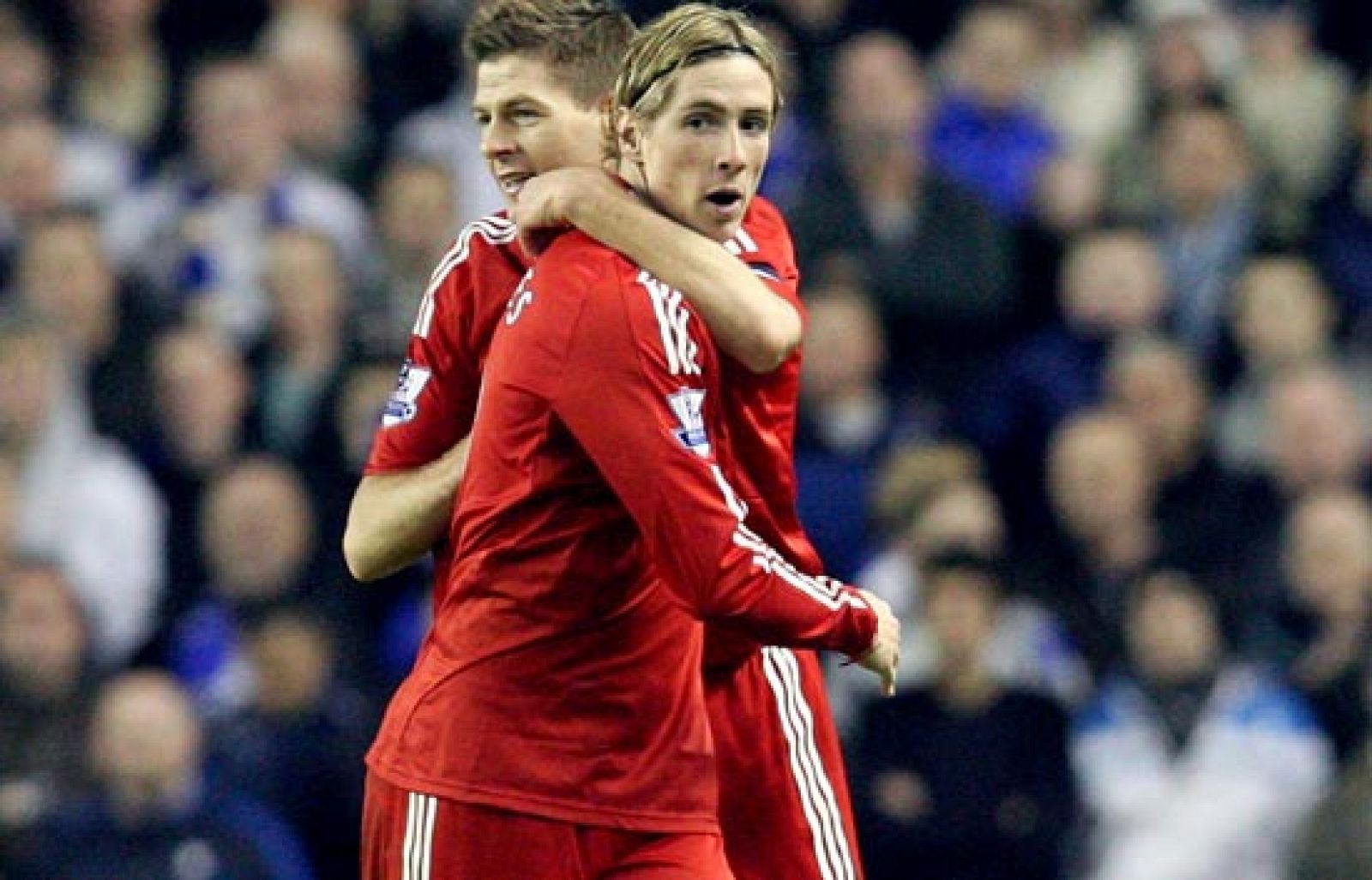 Gerrard aprovecha el 'regalo' de Torres | Ver