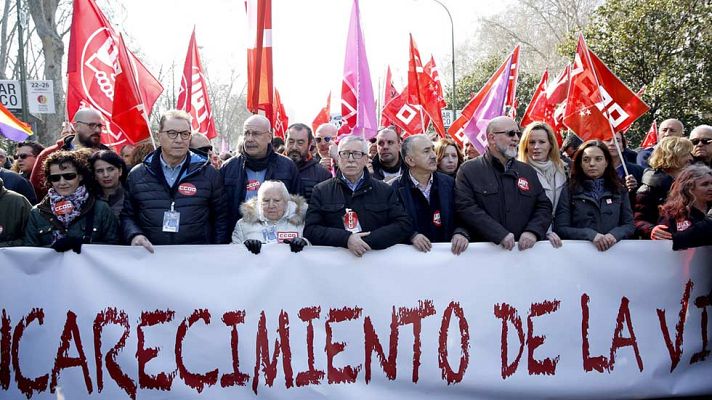 Telediario 1 - CCOO y UGT salen a la calle en 40 ciudades por el "empleo y salarios dignos"