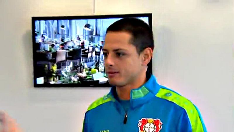 El delantero mexicano del Bayer Leverkusen recibe en Alemania a TVE antes de medirse con el Atlético en la ida de los octavos de la Champions.