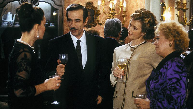 Cuntame cmo pas - T1 - Episodio 16: Entre beso y beso, terremoto - Ver ahora