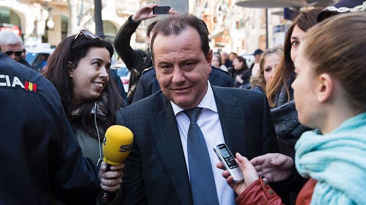 Los desayunos - Horrach insiste en que la prisión preventiva eludible para Urdangarin y Torres estaría "justificada"