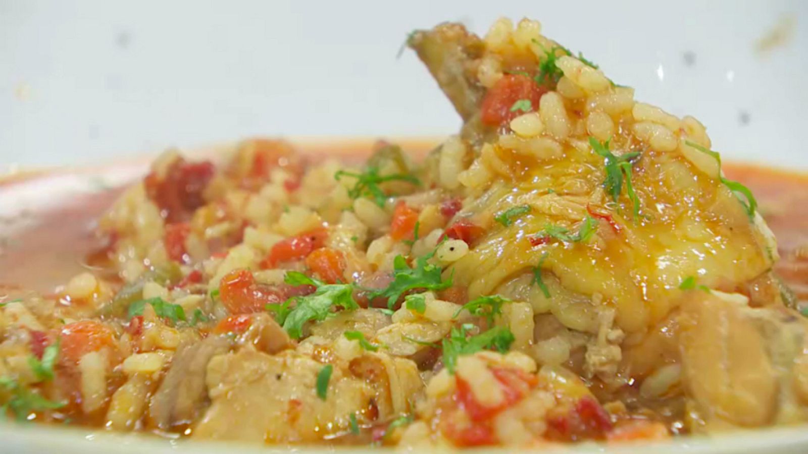 Torres en la cocina - Arroz caldoso con pollo al chilindrón