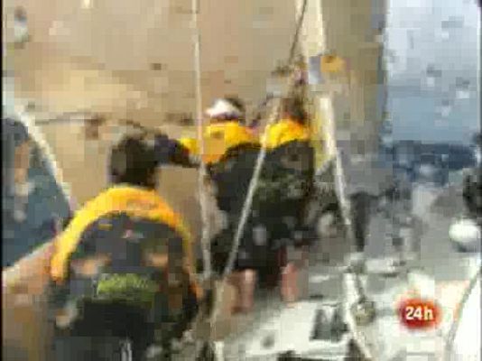  - El barco español capea el temporal