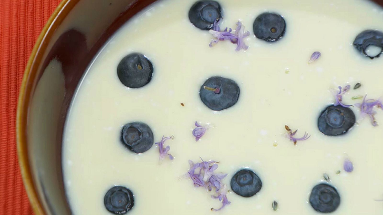 Torres en la cocina - Sopa de chocolate blanco al romero