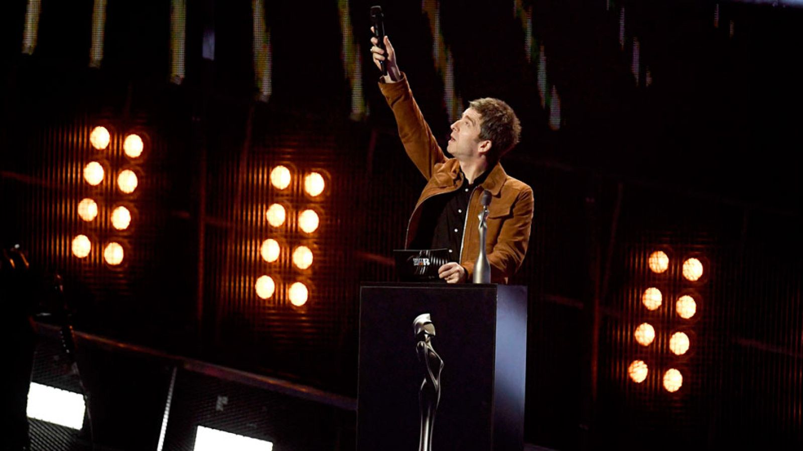 David Bowie destaca a título póstumo en los Brit Awards de Londres