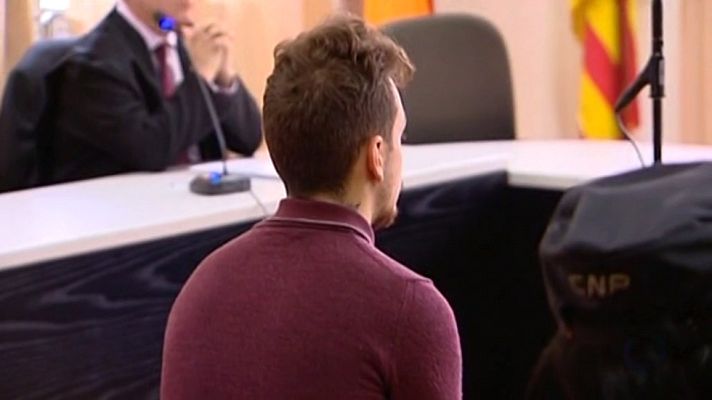 Telediario 1 - Reducen de dos años a nueve meses la pena al joven grabado dando una paliza a su novia