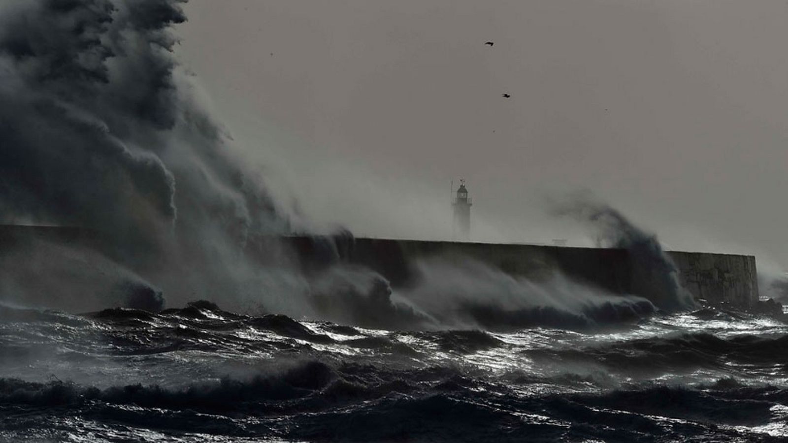 Oleaje y viento fuerte en el Ampurdán y Baleares