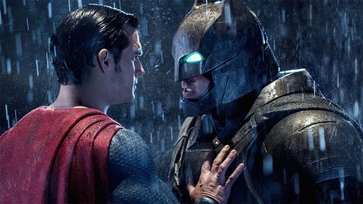 Informativo 24h - Los Razzie premian a 'Batman v Superman' y 'Hillary's America' como los peores filmes