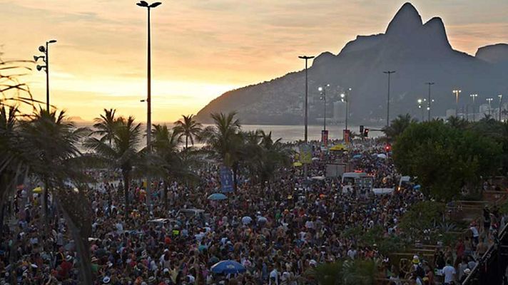 Telediario 1 - Televisión Española vive el desfile de carnavales de Río de Janeiro desde dentro de una escuela de samba