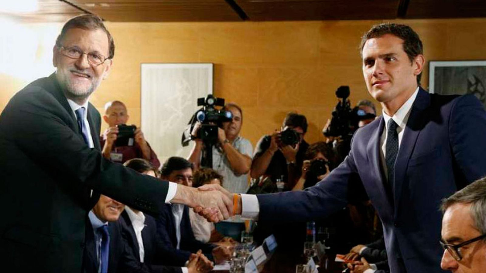 PP y Ciudadanos se reúnen para analizar el pacto de investidura