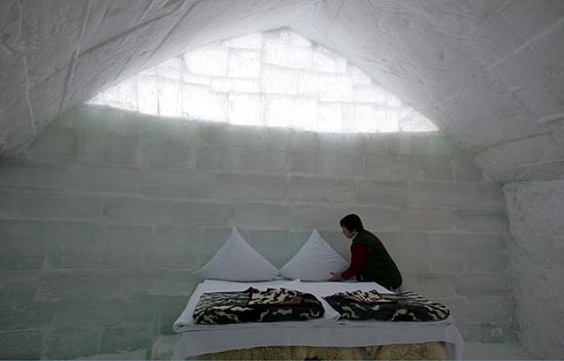  - Hotel iglú, a pie de pista