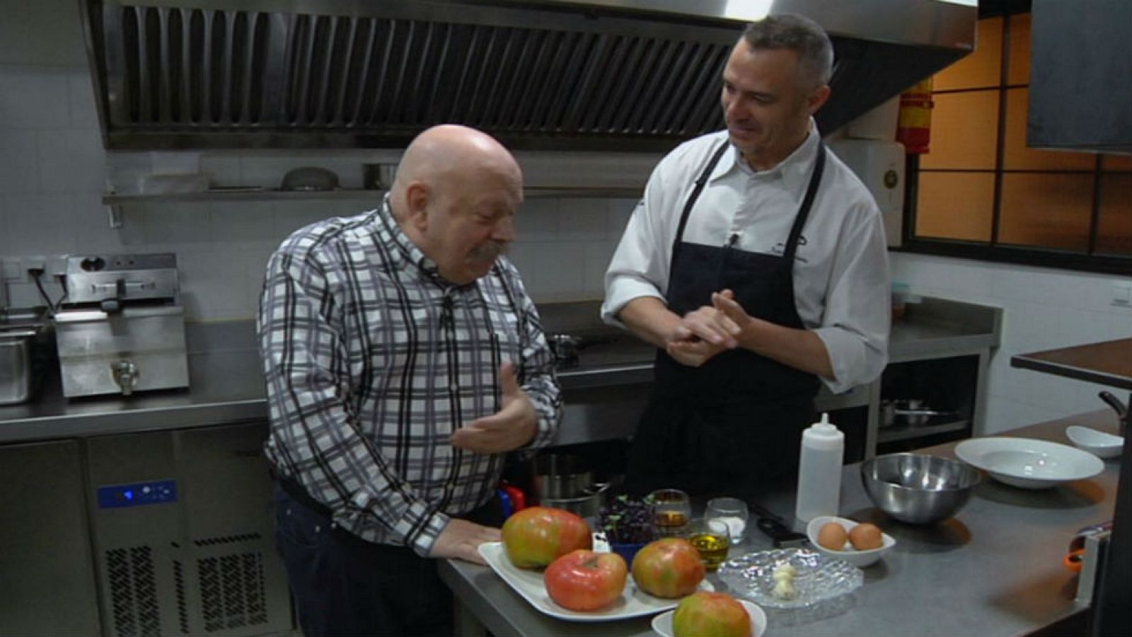 Ensalada de tomate ¡y huevo frito!