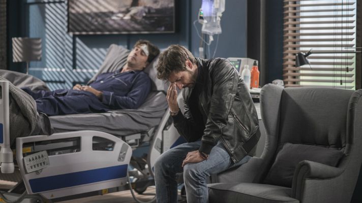 iFamily - Kike se entera de que su hermano Luis está en coma