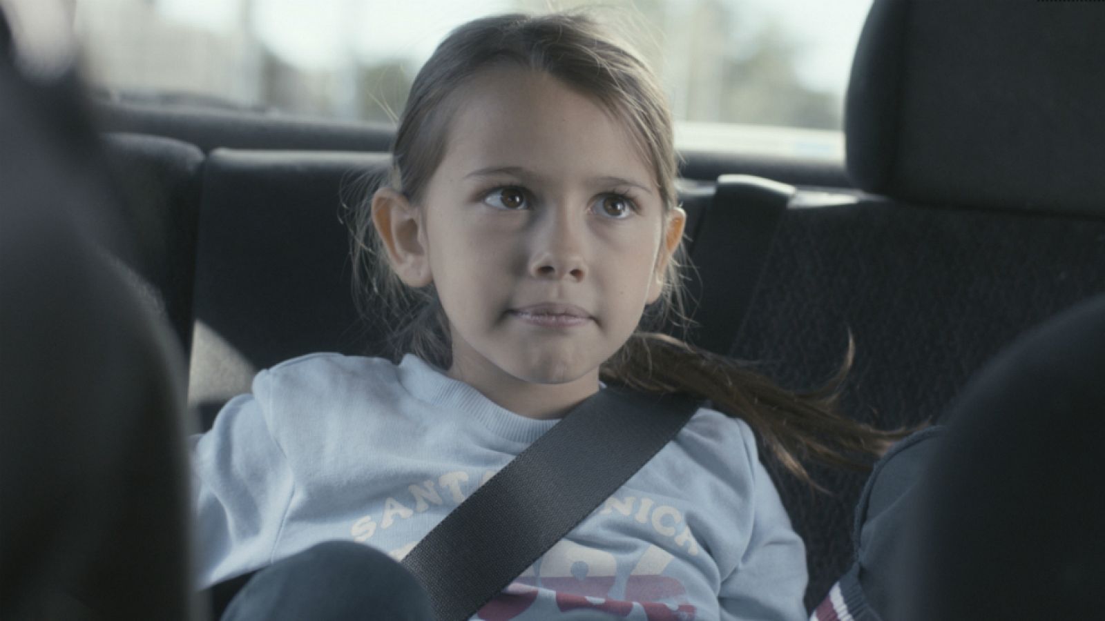 iFamily - Ana se escapa de casa porque no está de acuerdo con la decisión de su padre