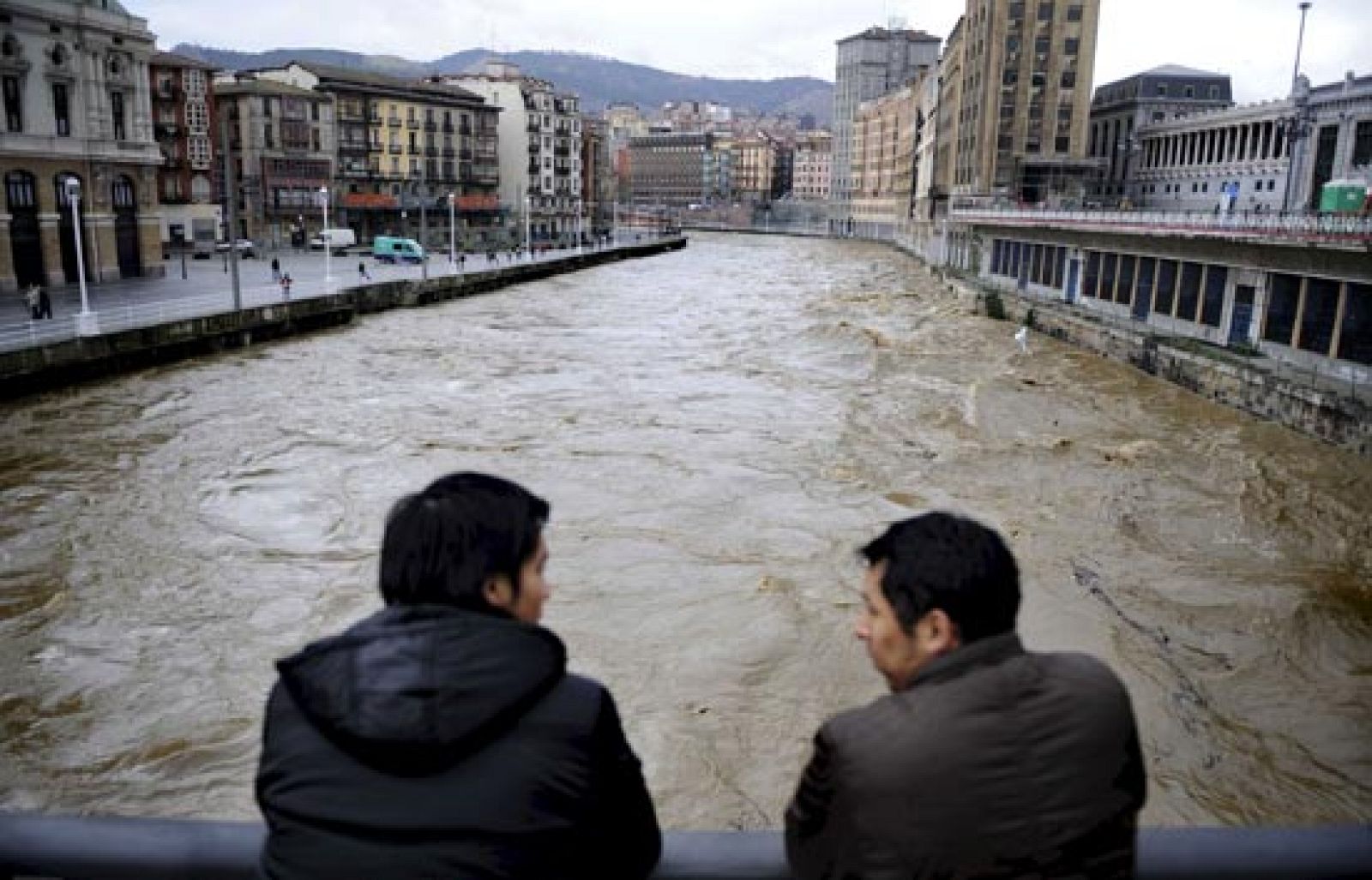 Telediario 2 en cuatro minutos - 27/01/09 | Ver