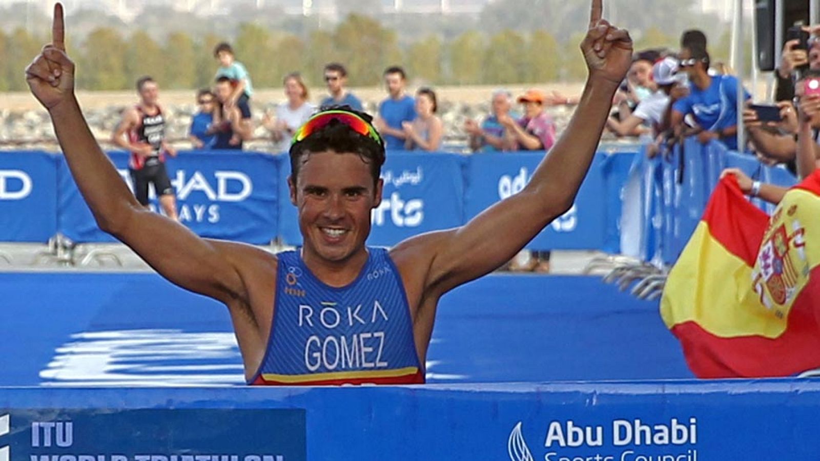 Gómez Noya regresa con triunfo a las Series Mundiales | Ver