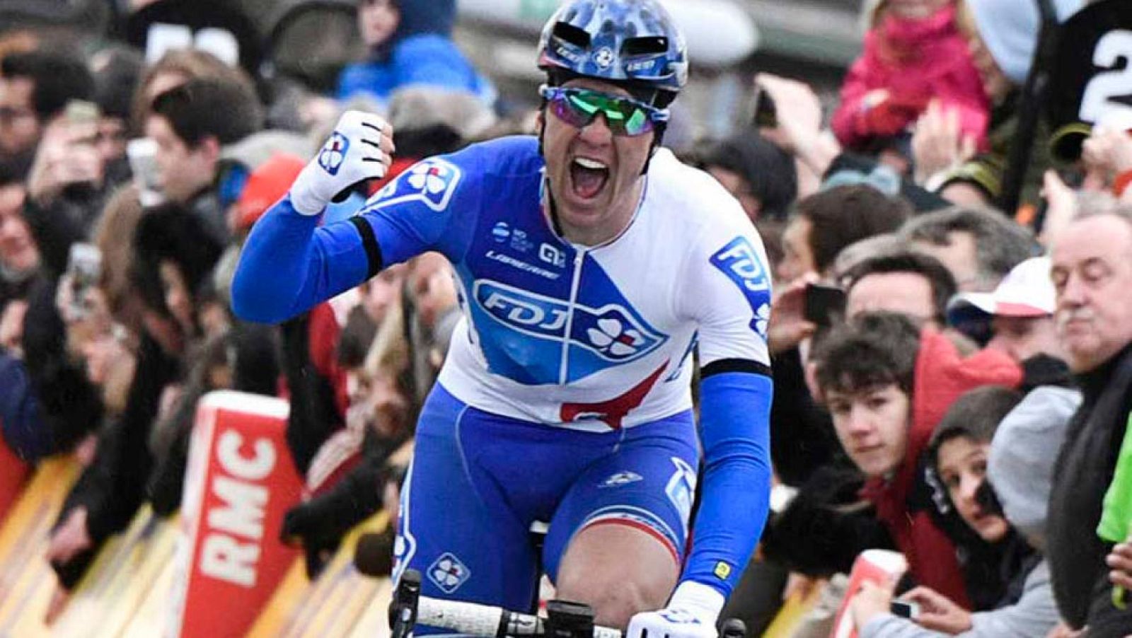 El francés Demare se lleva la primera etapa en la París-Niza | Ver