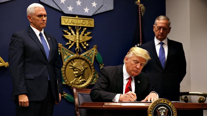 Telediario 1 - Donald Trump firma su versión renovada del veto migratorio, que excluye a Irak