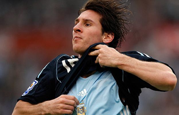  - Maradona convoca a Messi