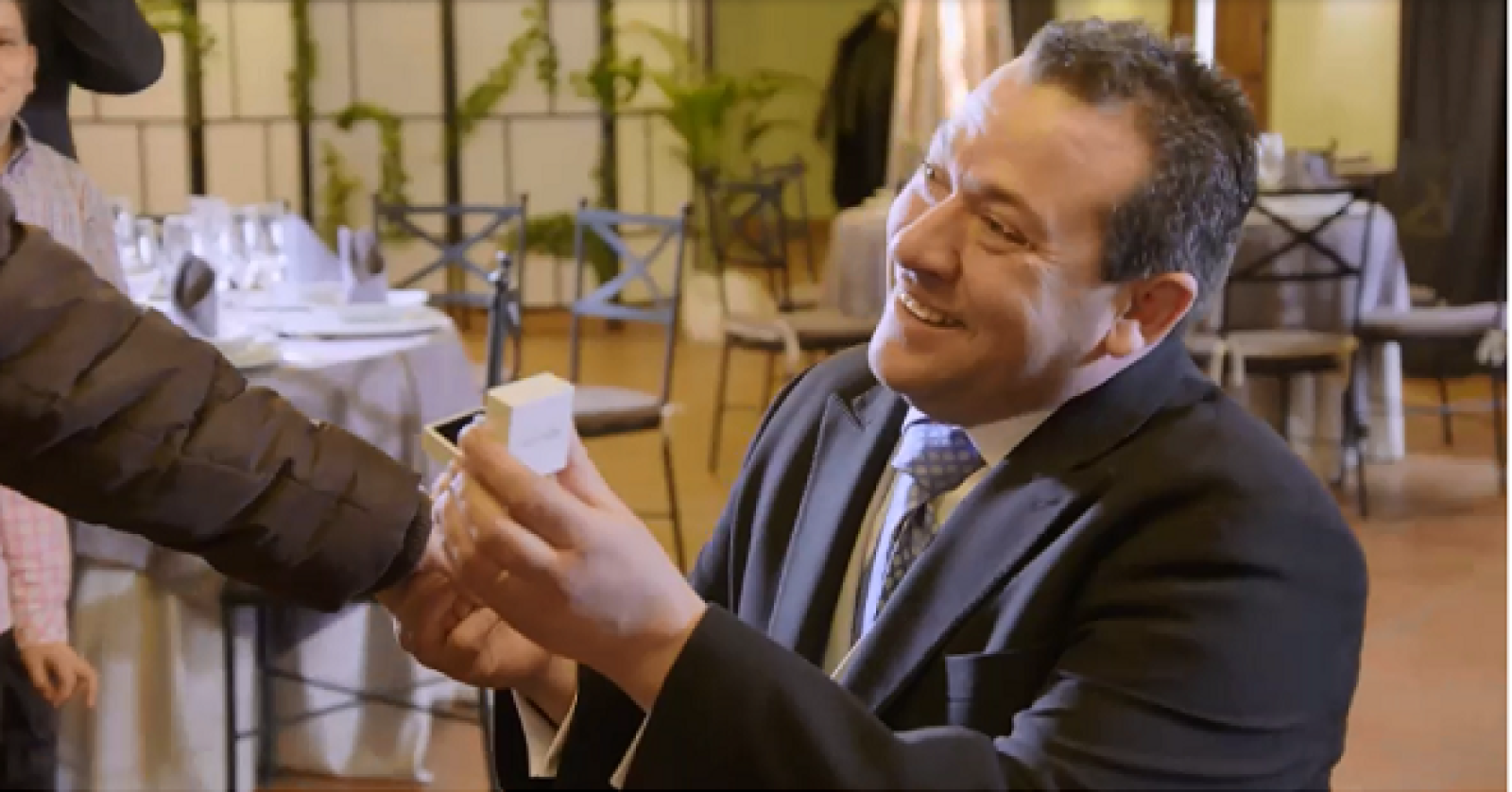 "Deseo que mis padres se casen" ¡Boda sorpresa concedida por el árbol! - El árbol de los deseos | Ver