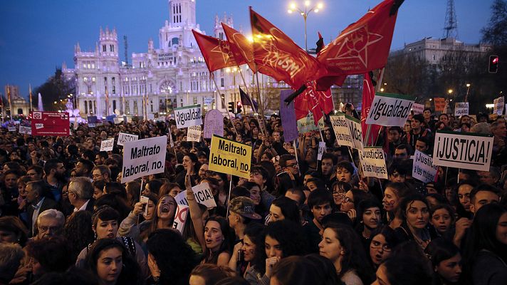 Telediario 1 - Día de la Mujer: 49 ciudades españolas se suman a las marchas en todo el mundo por la igualdad