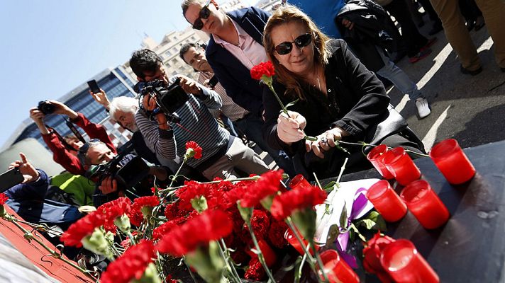 Informativo 24h - Las campanas doblan en Madrid por las víctimas del 11M trece años después