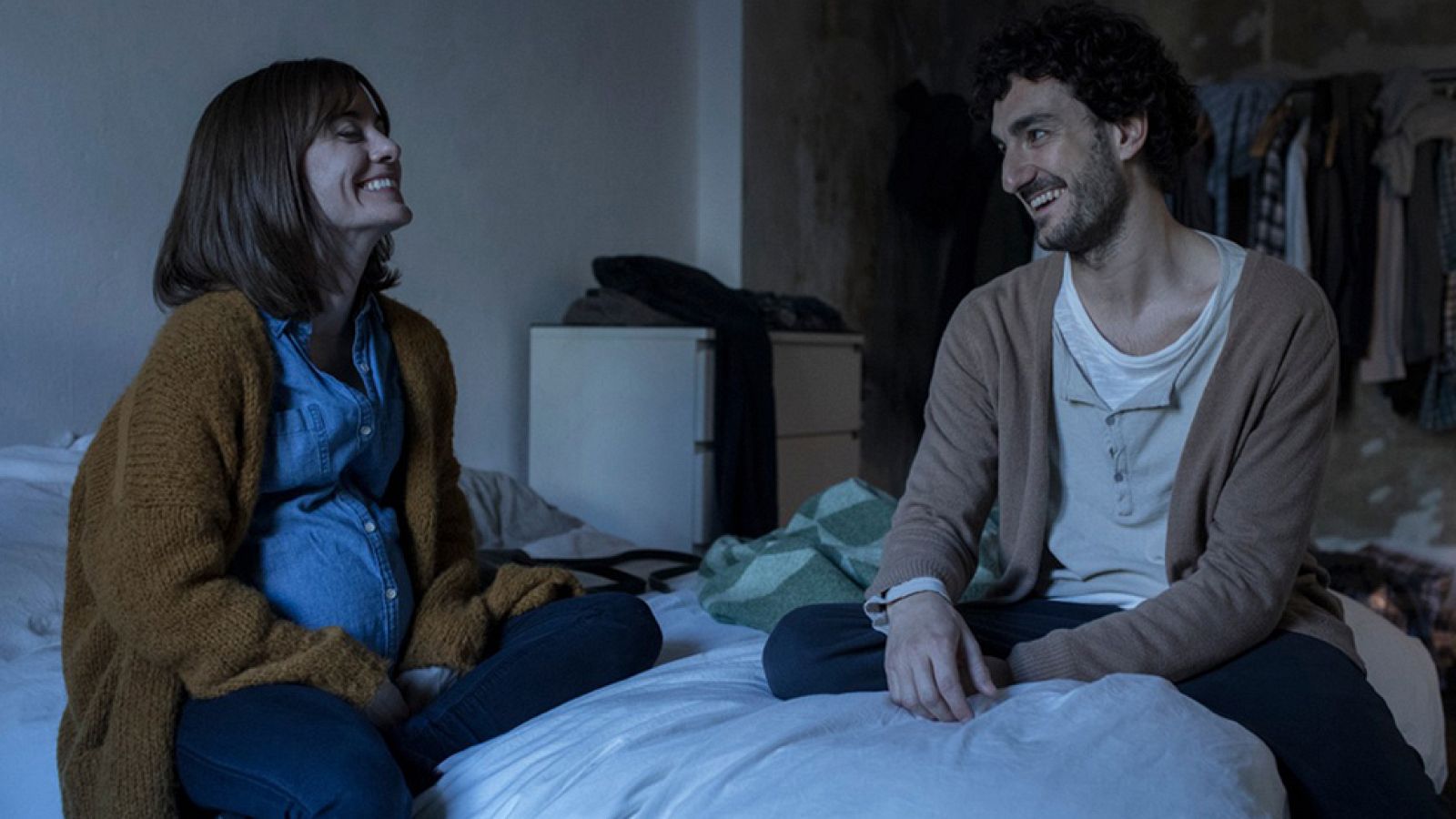 Así se rueda 'Las distancias', con Alexandra Jiménez y Miki Esparbé (making of) | Ver