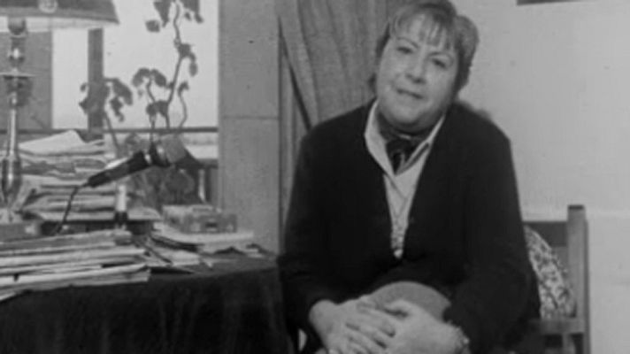 Programas y Concursos en el Archivo de RTVE - Gloria Fuertes habla de la ausencia de mujeres en la RAE