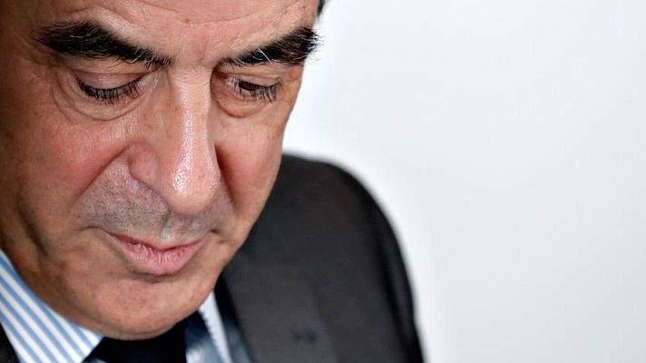 Telediario 1 - Fillon es imputado por los empleos ficticios de su familia