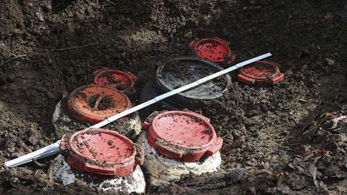 Telediario 1 - La banda terrorista tiene la mayor parte de sus arsenales en suelo francés