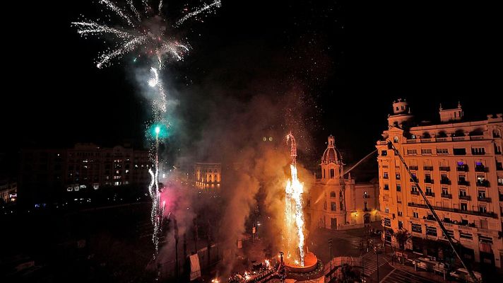 Informativo 24h - Valencia despide con la 'Nit de la Cremà' sus Fallas de la Humanidad