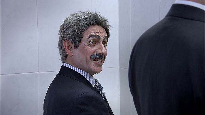 El acabose - Revilla y S.M. Juan Carlos, en el baño