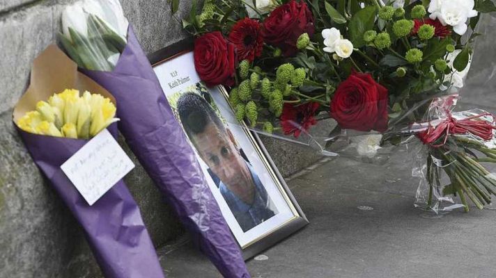 Telediario 1 - Keith Palmer, el policía desarmado que hizo frente al terrorista, y otras víctimas del ataque