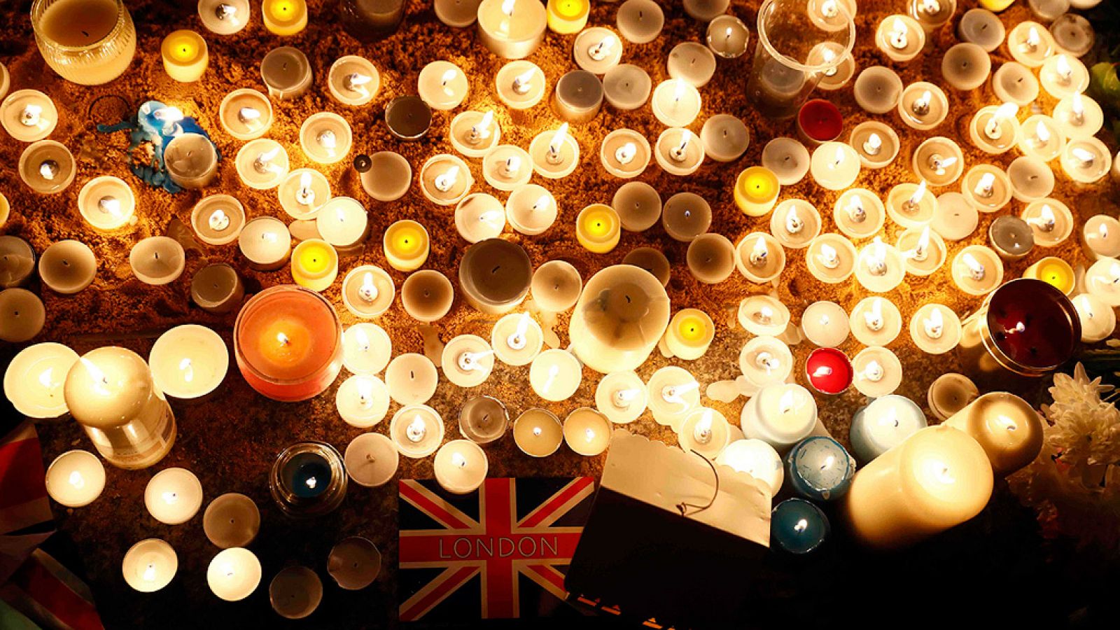 Londres homenajea a las víctimas del atentado