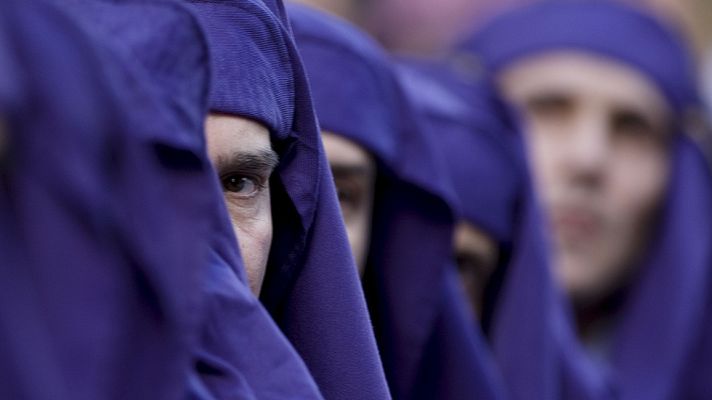 Telediario 1 - Los cofrades de Mallorca tendrán que presentar un certificado de antecedentes penales para trabajar con niños