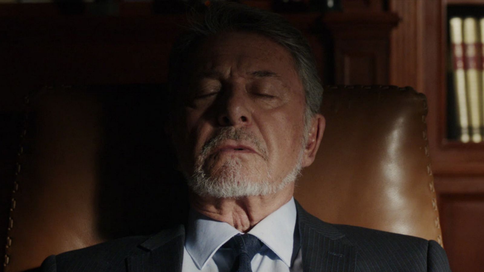 El Ministerio del Tiempo - Una llamada conmociona a Salvador