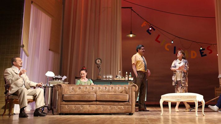 Telediario 1 - La Gata sobre el Tejado de Zinc llega a nuestros escenarios