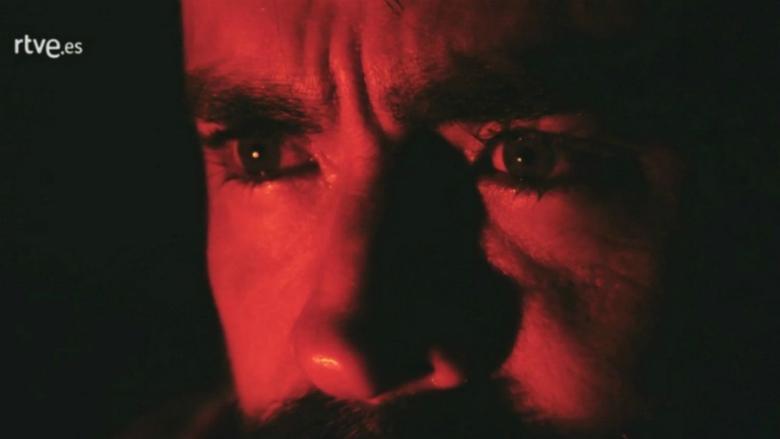 Palabra Voyeur - La casa grande. Álvaro Cepeda Samudio - Escuchar ahora