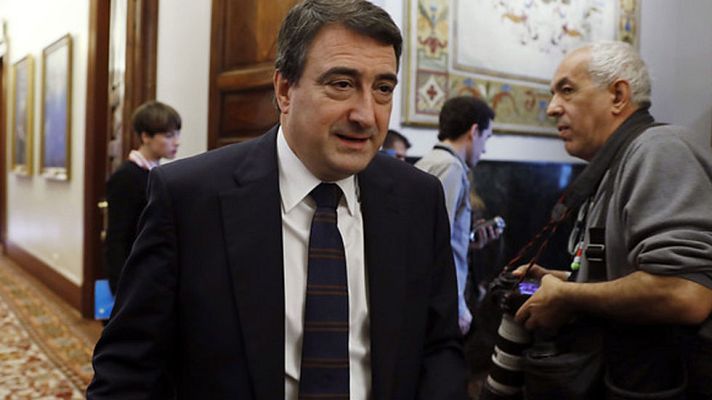 Telediario 1 - El gobierno sigue negociando con nacionalistas vascos y canarios para poder sacar las cuentas adelante