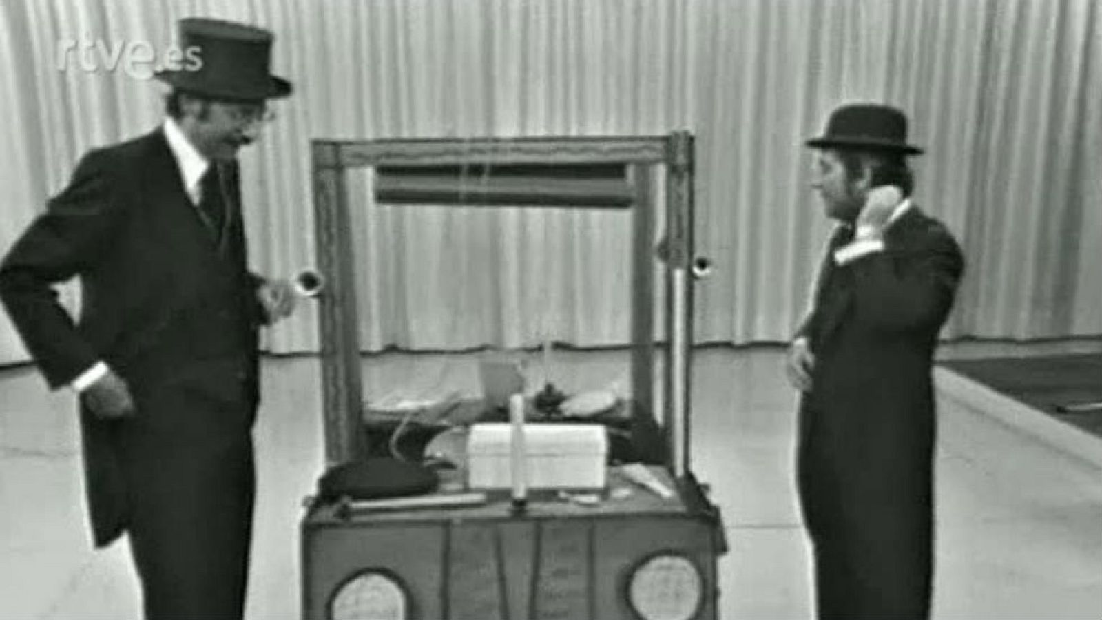 Todo es posible en domingo - Sketch de Tip y Coll